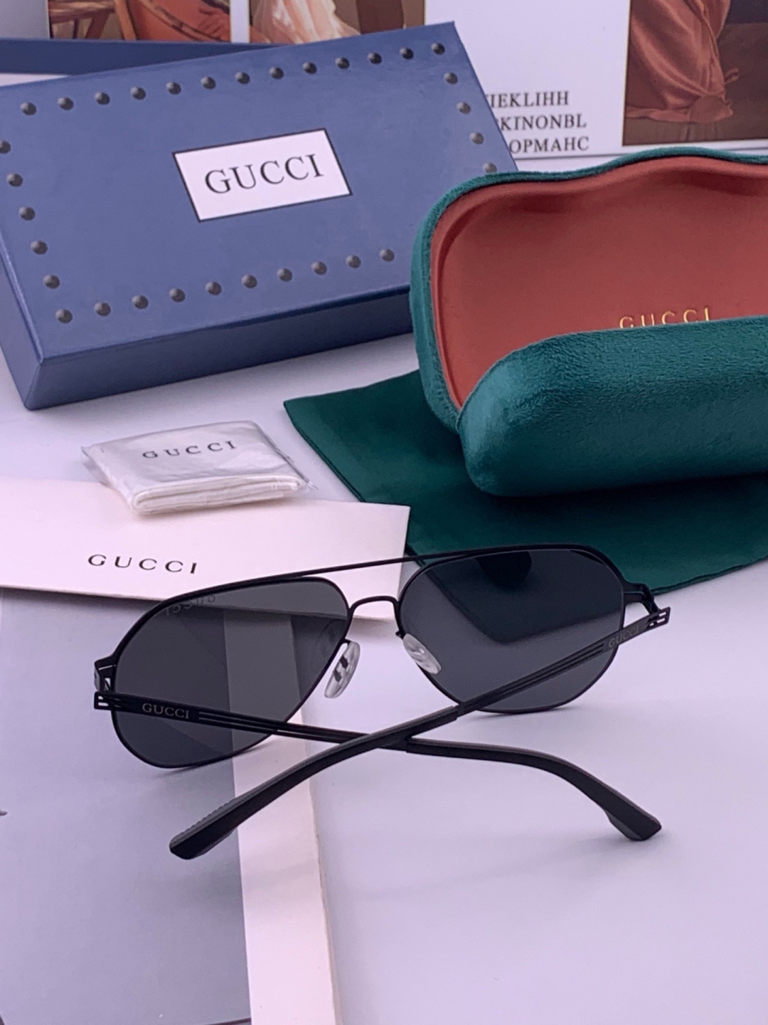 ♦️ GUCCI 新款男女情侣款太阳镜多边形墨镜iP电镀永不褪色 超轻超有弹性整幅眼镜无螺丝重要的是压不坏 高清尼龙镜片