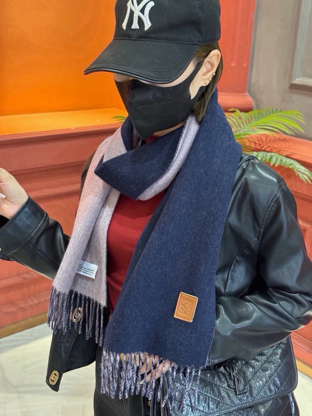 ✨✨太美了😍罗意威 情侣款 美到要尖叫😱专柜最新款🎊英伦欧美范儿 又是一款即时尚又实用的大围巾&长巾，🎆撞色的颜色搭配很