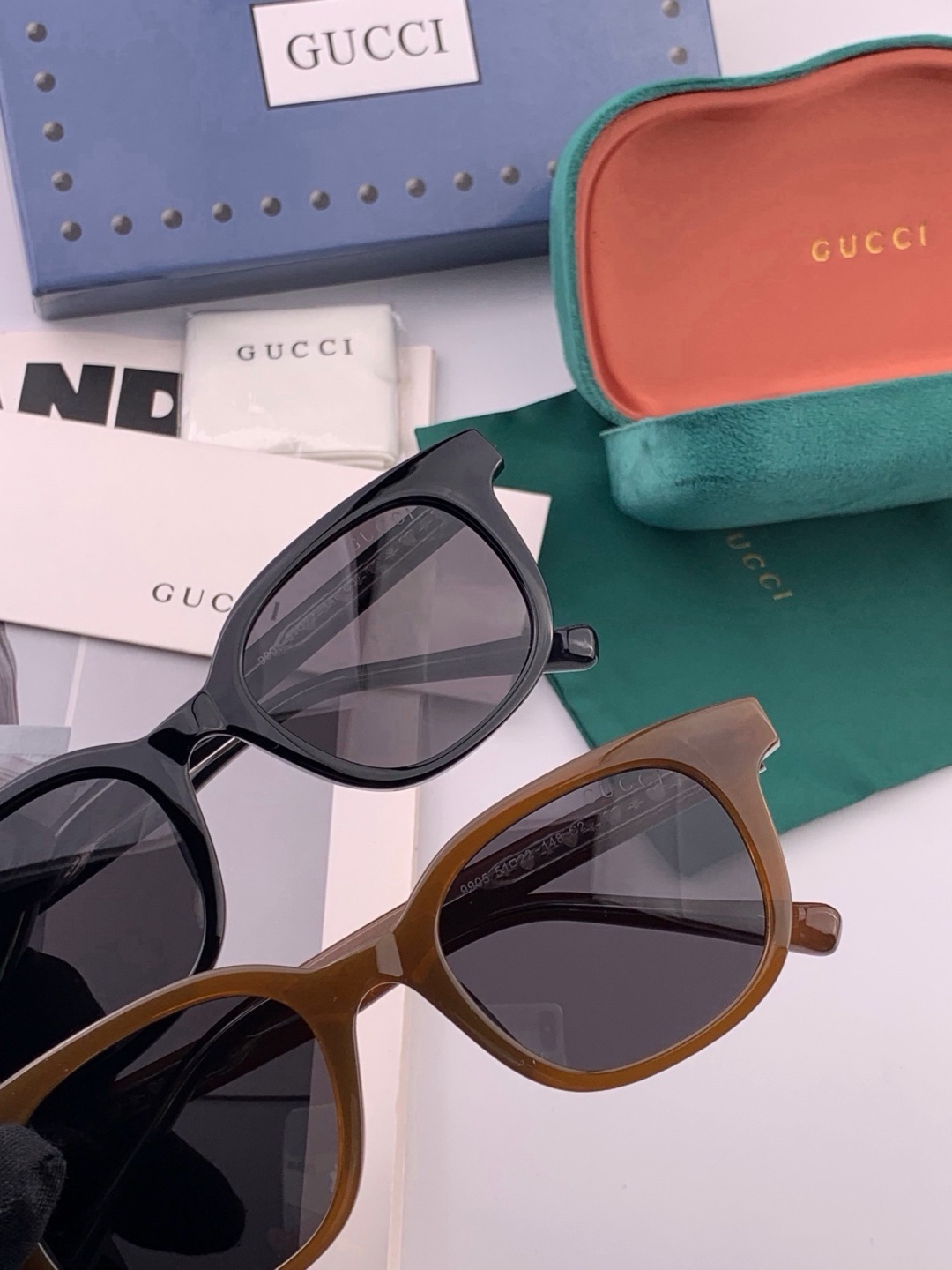 GUCCI  新款偏光太眼镜，情侣款时尚方框太阳镜佩戴舒适网红潮流款墨镜，大气女人范儿，大脸小脸都好看 ！型号：G599