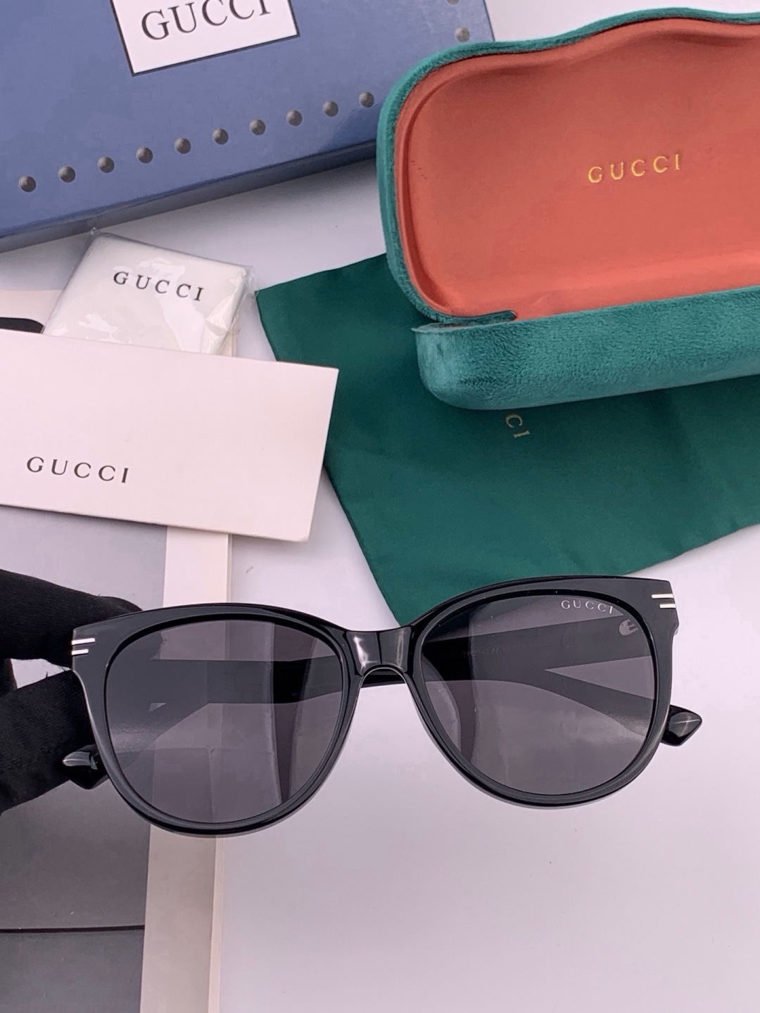 GUCCI  新款偏光太眼镜，情侣款时尚方框太阳镜佩戴舒适网红潮流款墨镜，大气女人范儿，大脸小脸都好看 ！型号：G223