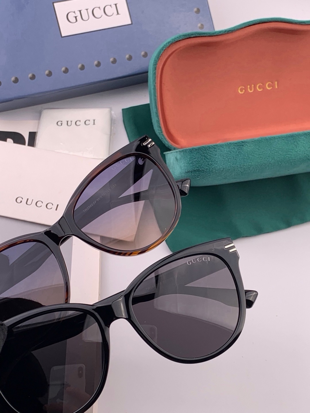 GUCCI  新款偏光太眼镜，情侣款时尚方框太阳镜佩戴舒适网红潮流款墨镜，大气女人范儿，大脸小脸都好看 ！型号：G223