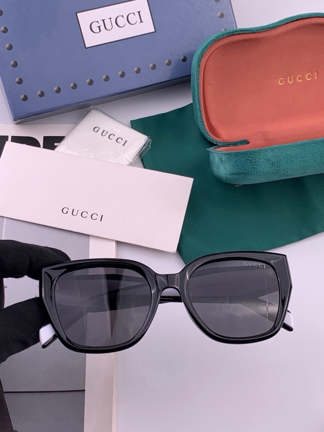 GUCCI  新款偏光太眼镜，情侣款时尚方框太阳镜佩戴舒适网红潮流款墨镜，大气女人范儿，大脸小脸都好看 ！型号：G082