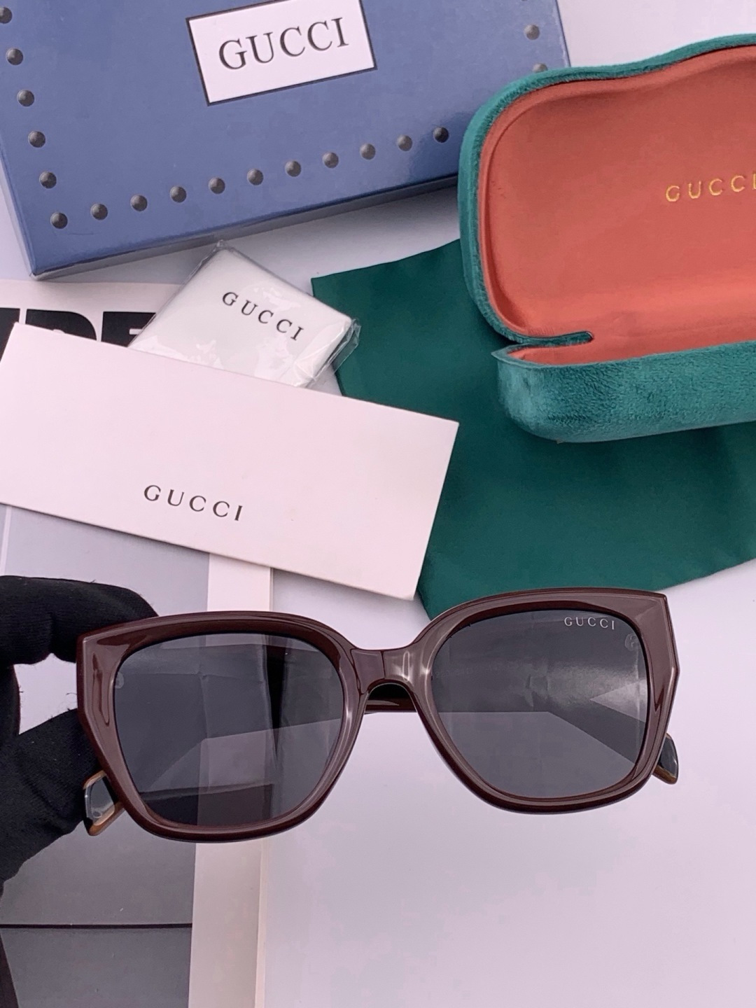 GUCCI  新款偏光太眼镜，情侣款时尚方框太阳镜佩戴舒适网红潮流款墨镜，大气女人范儿，大脸小脸都好看 ！型号：G082