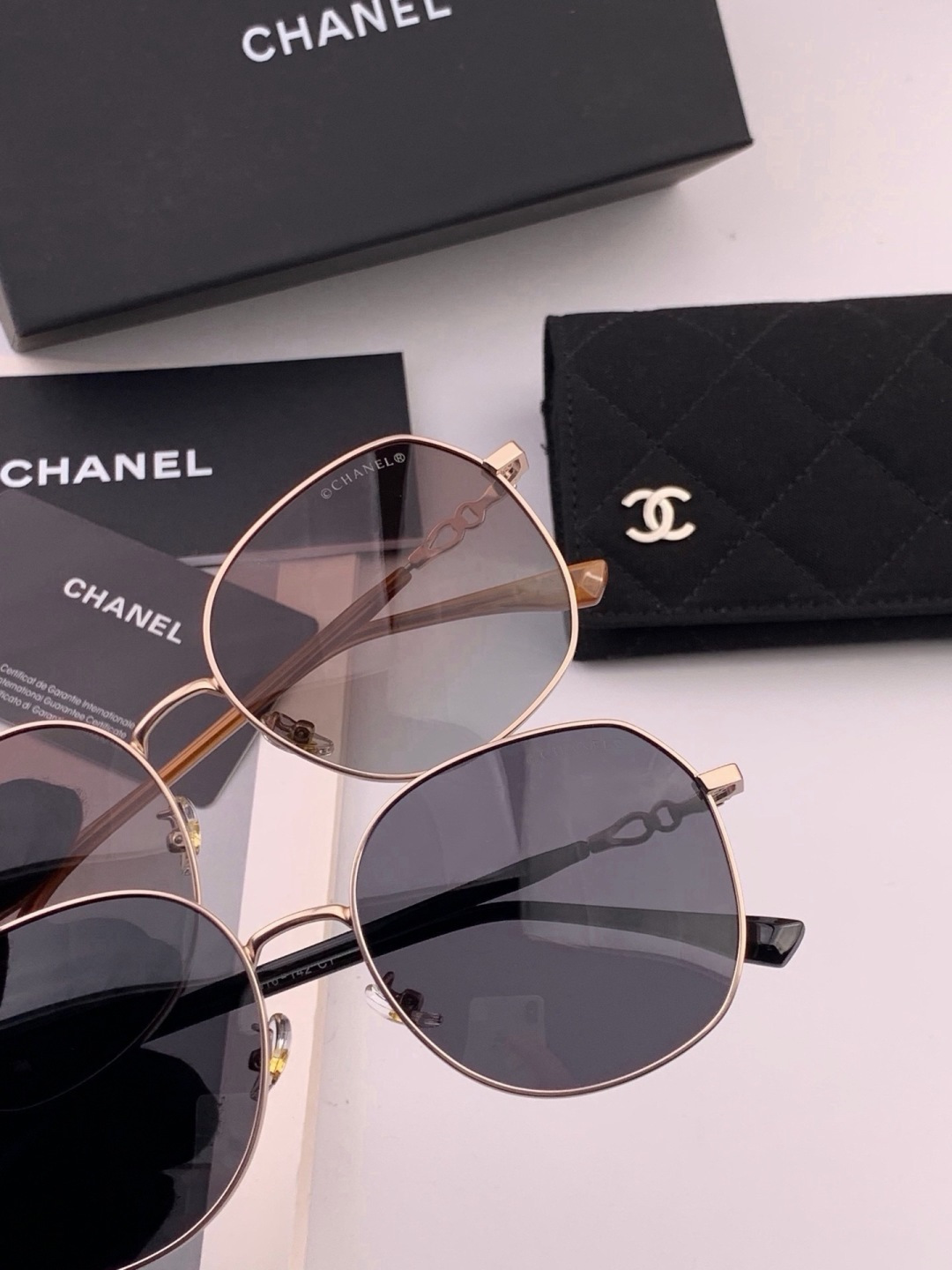 新品CHANEL 香奈儿太阳镜以独特魅力和前卫风格诠释春夏最新眼镜，质感超好佩带舒适 型号：CH1193