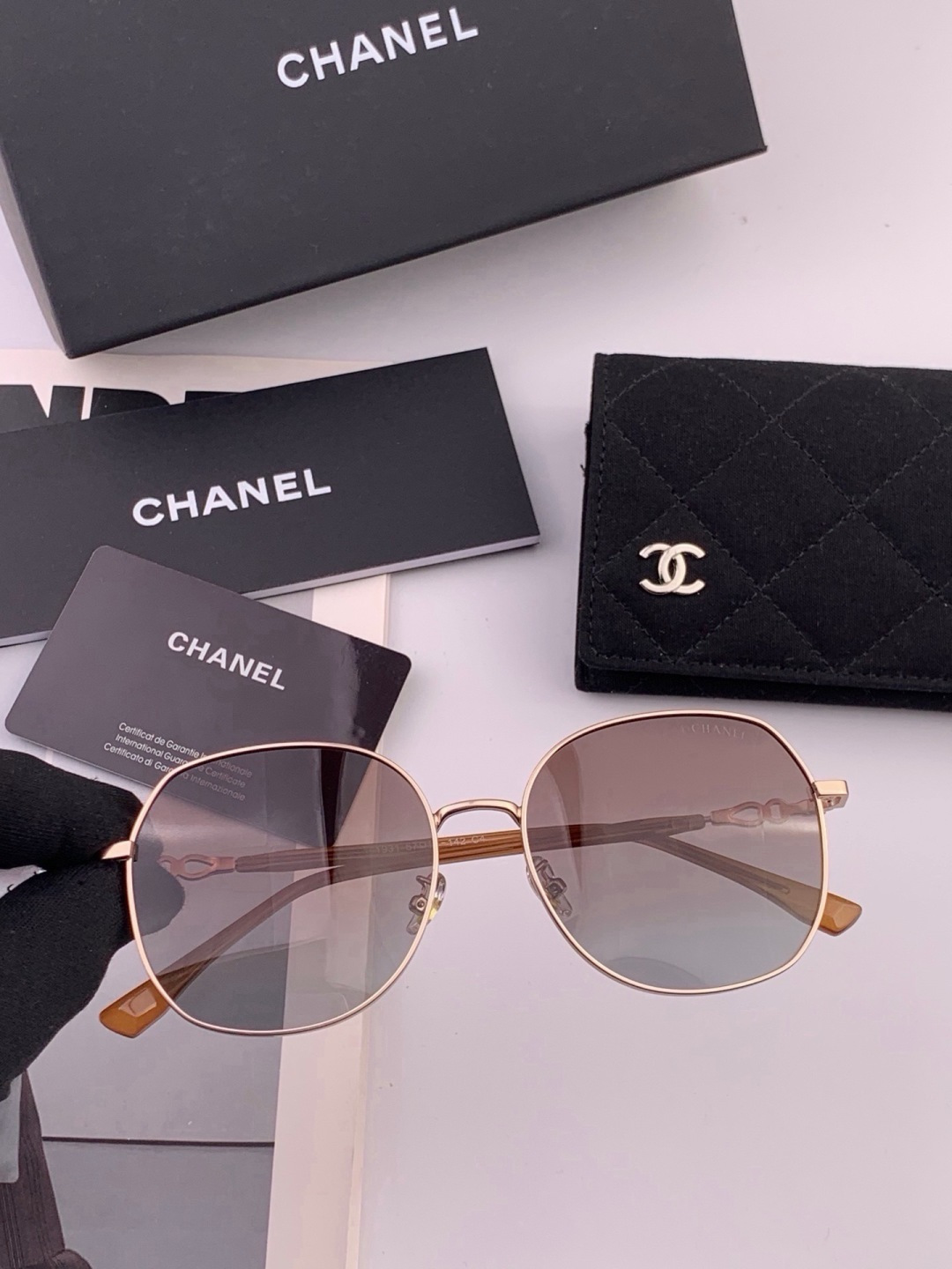 新品CHANEL 香奈儿太阳镜以独特魅力和前卫风格诠释春夏最新眼镜，质感超好佩带舒适 型号：CH1193