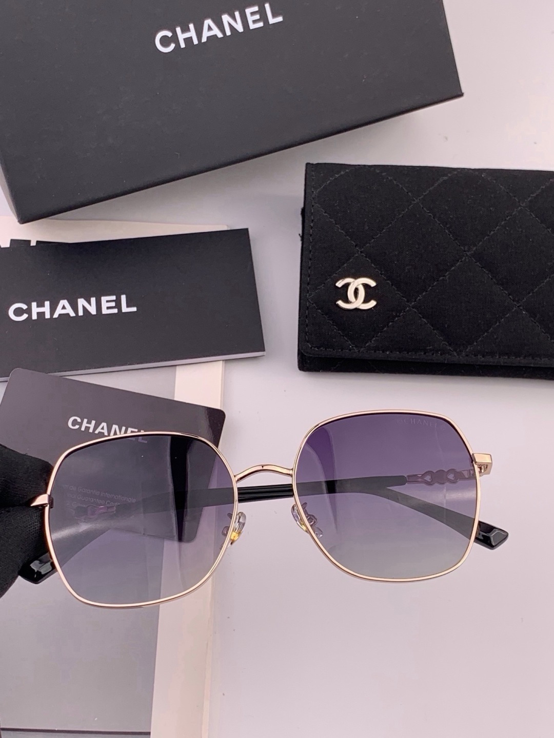 新品CHANEL 香奈儿太阳镜以独特魅力和前卫风格诠释春夏最新眼镜，质感超好佩带舒适 型号：CH0193