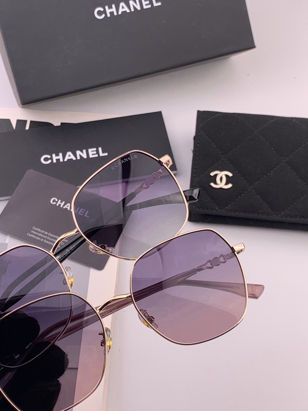 新品CHANEL 香奈儿太阳镜以独特魅力和前卫风格诠释春夏最新眼镜，质感超好佩带舒适 型号：CH0193
