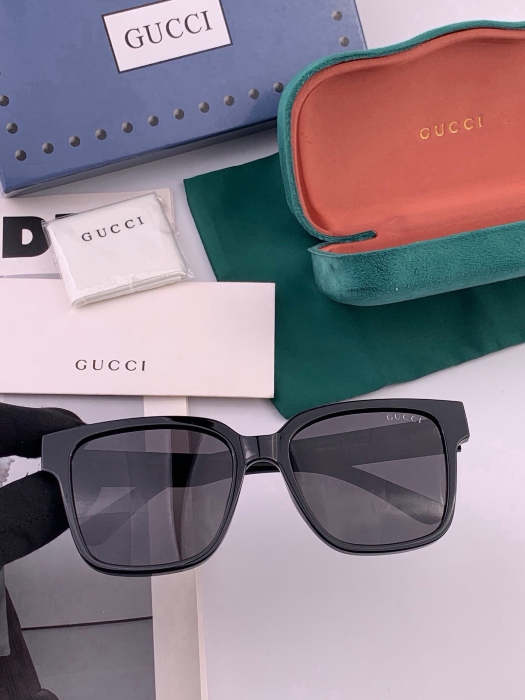 GUCCI  新款偏光太眼镜，情侣款时尚方框太阳镜佩戴舒适网红潮流款墨镜，大气女人范儿，大脸小脸都好看 ！型号：G423