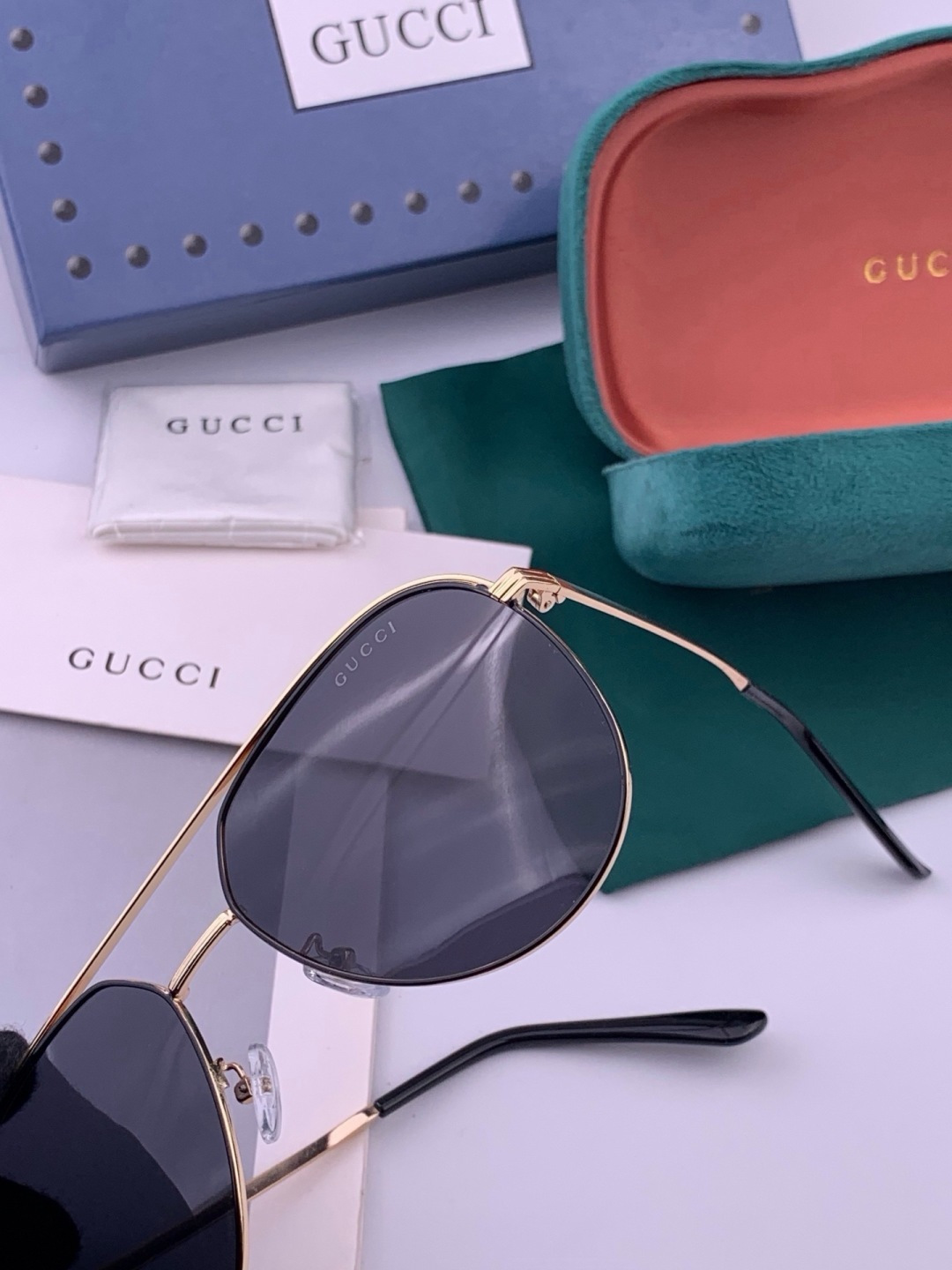 Gucci 🔥  高品质男女款墨镜   👍 进口宝丽来偏光镜片  🔥蛤蟆镜 开车钓鱼都可 🔥百搭显瘦墨镜韩版男士飞行员大