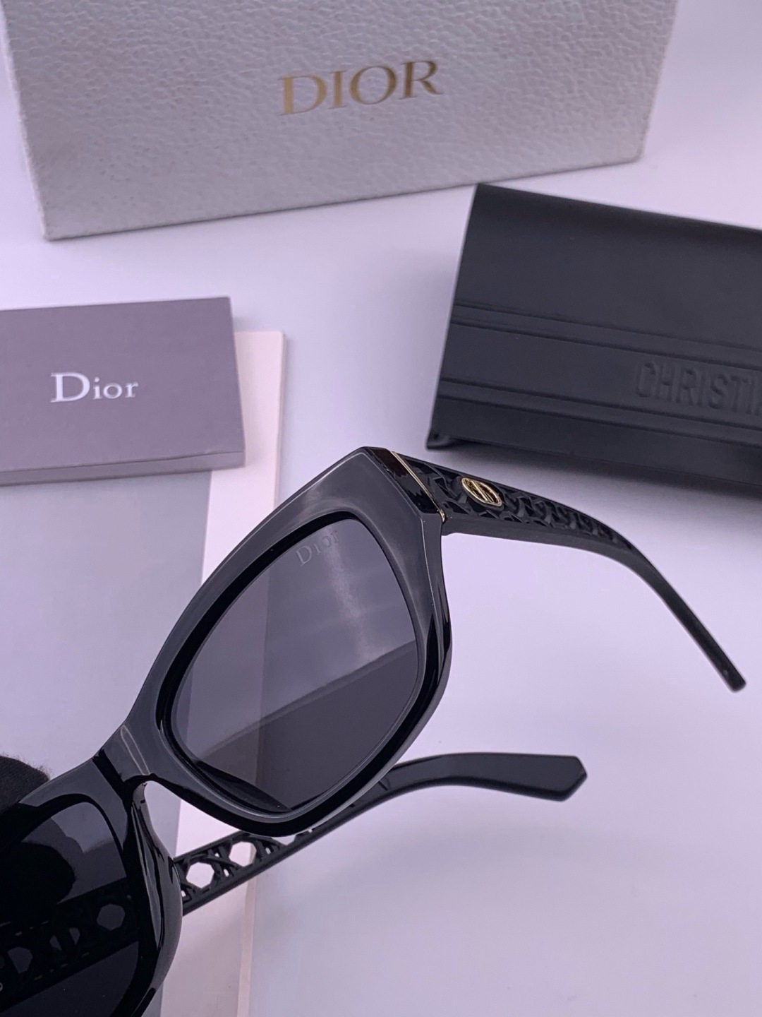 【DIOR】新款潮流爆款 时尚太阳镜 佩戴舒适 网红潮款墨镜  女士高清加厚偏光太阳镜🕶️ 🎉高品质TR镜框 ♥️♥️型