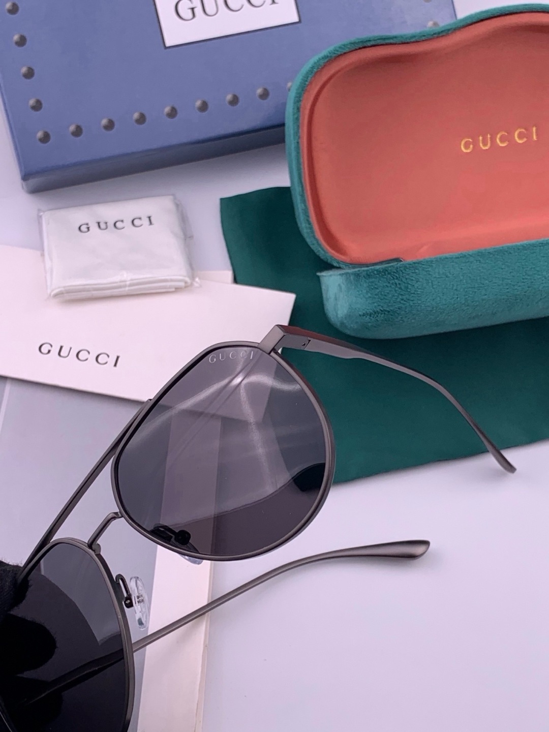 Gucci 🔥  高品质男女款墨镜   👍 进口宝丽来偏光镜片  🔥蛤蟆镜 开车钓鱼都可 🔥百搭显瘦墨镜韩版男士飞行员大