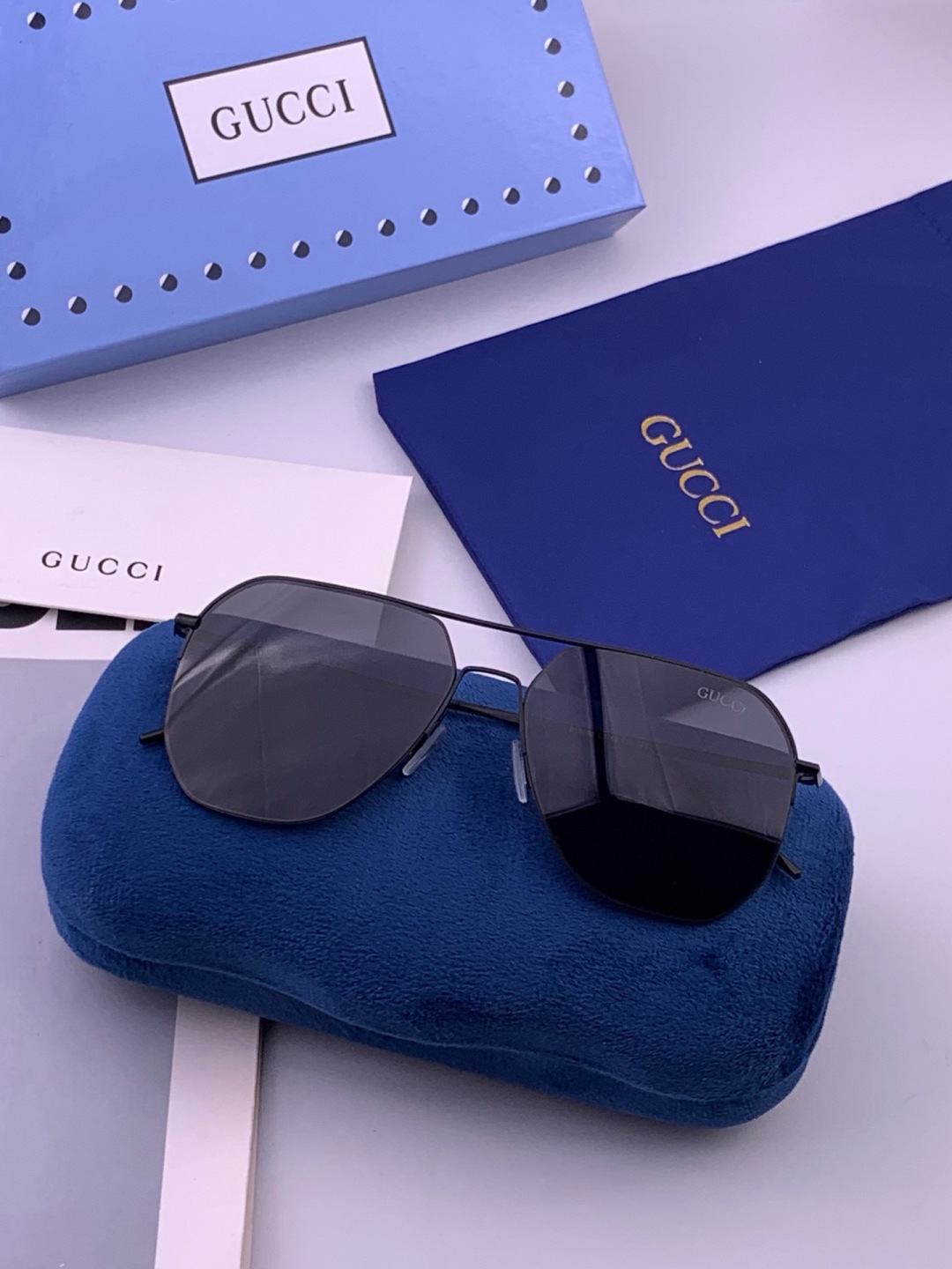 GUCCI 男款炫彩飞行员偏光太阳镜 ❤️材质：高清尼龙加厚卡槽高清偏光镜片 🌹无边框镜架💕颜👍型号：G01809