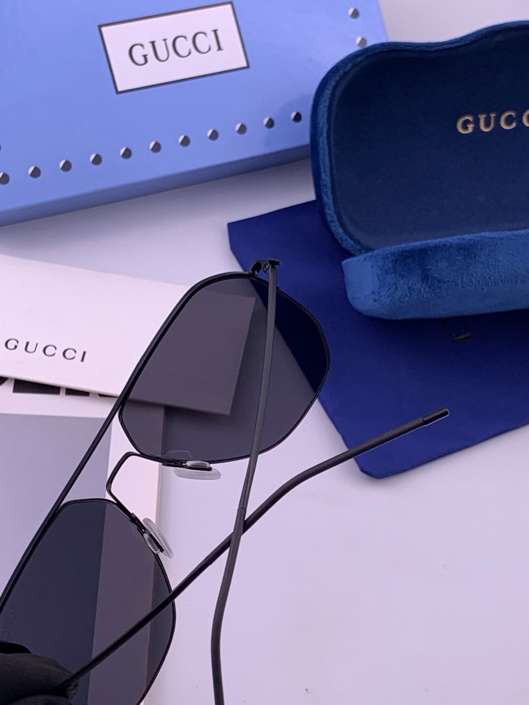 GUCCI 男款炫彩飞行员偏光太阳镜 ❤️材质：高清尼龙加厚卡槽高清偏光镜片 🌹无边框镜架💕颜👍型号：G01809