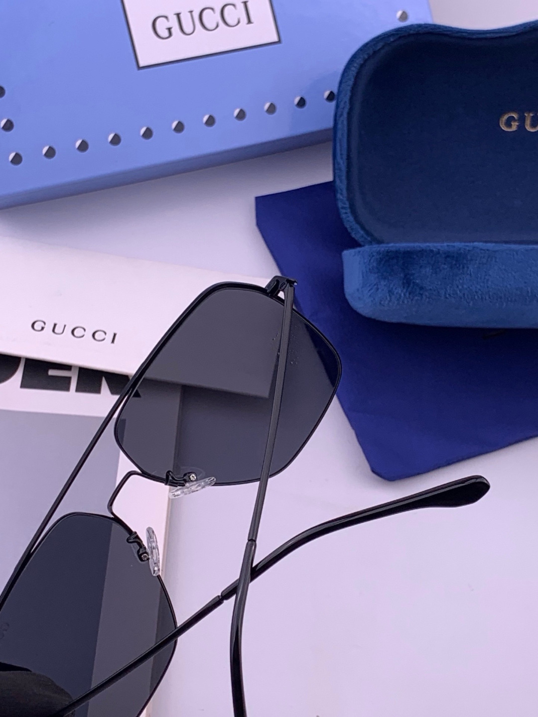 GUCCI 男款炫彩飞行员偏光太阳镜 ❤️材质：高清尼龙加厚卡槽高清偏光镜片 🌹无边框镜架💕颜👍型号：G0702
