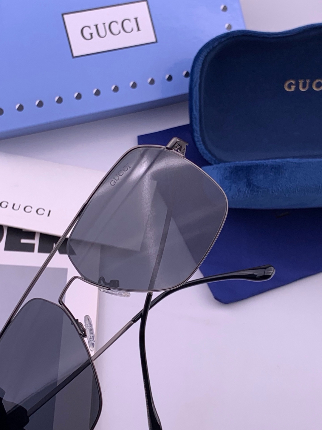 GUCCI 男款炫彩飞行员偏光太阳镜 ❤️材质：高清尼龙加厚卡槽高清偏光镜片 🌹无边框镜架💕颜👍型号：G0702