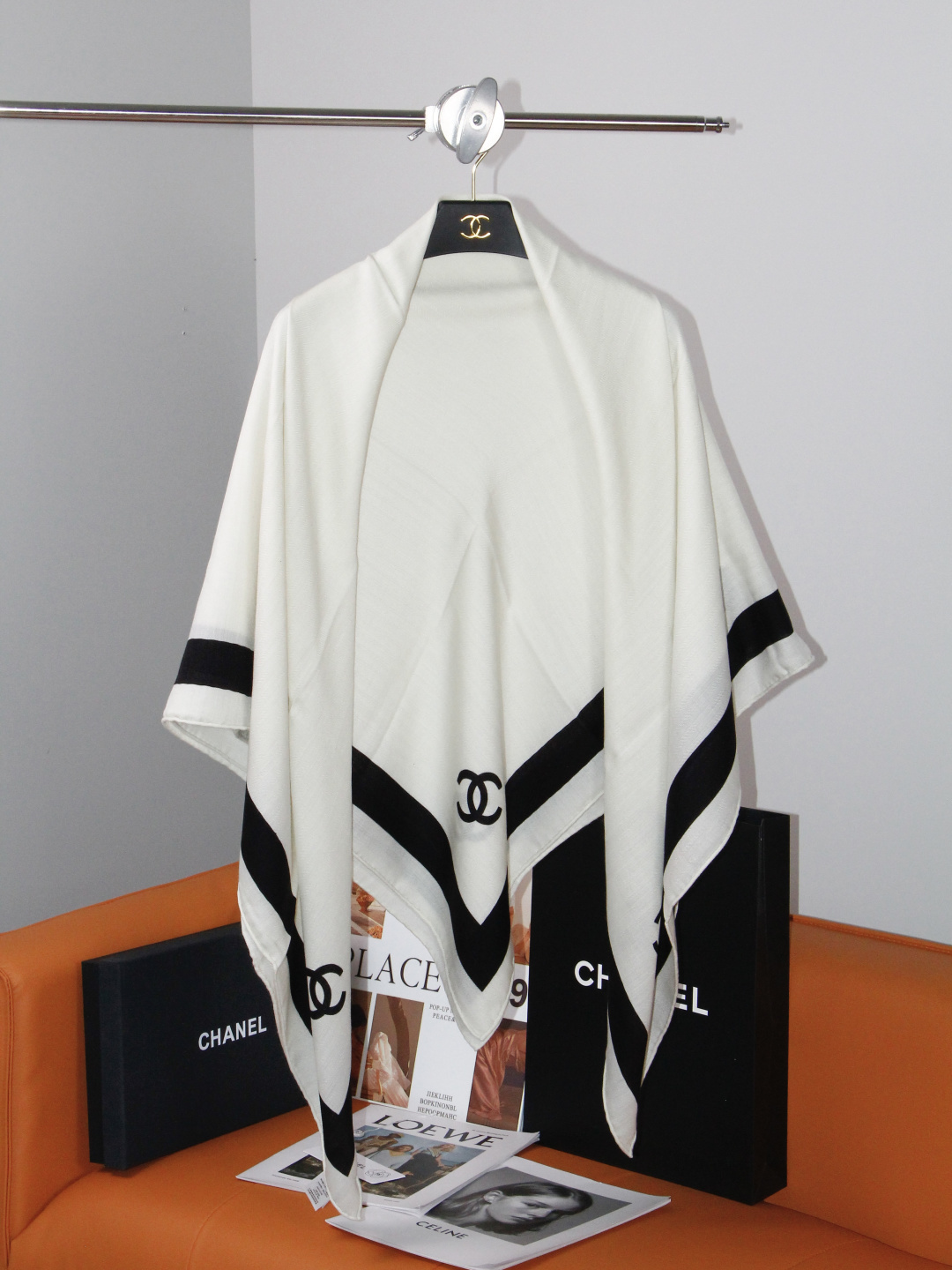 2026秋冬新品 Chanel 140披肩 30%真丝70%羊绒 马修.布拉齐将自己的首个系列作品构思为一场与嘉柏丽尔 2026秋冬新品 Chanel 140披肩 30%真丝70%羊绒 马修.布拉齐将自己的首个系列作品构思为一场与嘉柏丽尔