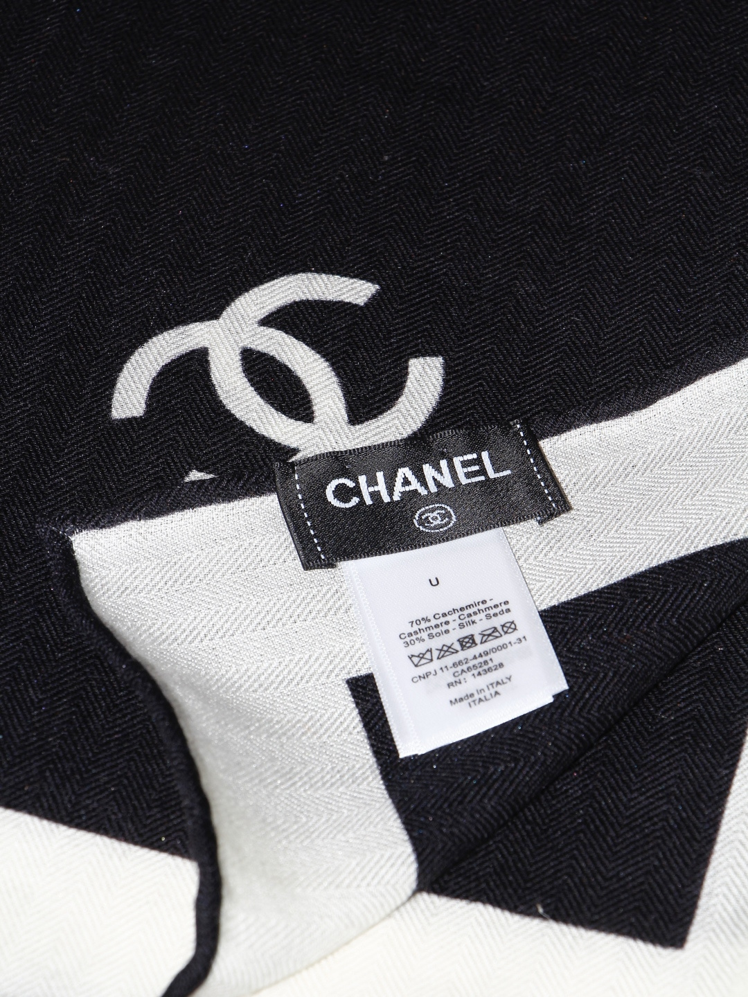 2026秋冬新品 Chanel  140披肩 30%真丝70%羊绒 马修.布拉齐将自己的首个系列作品构思为一场与嘉柏丽尔