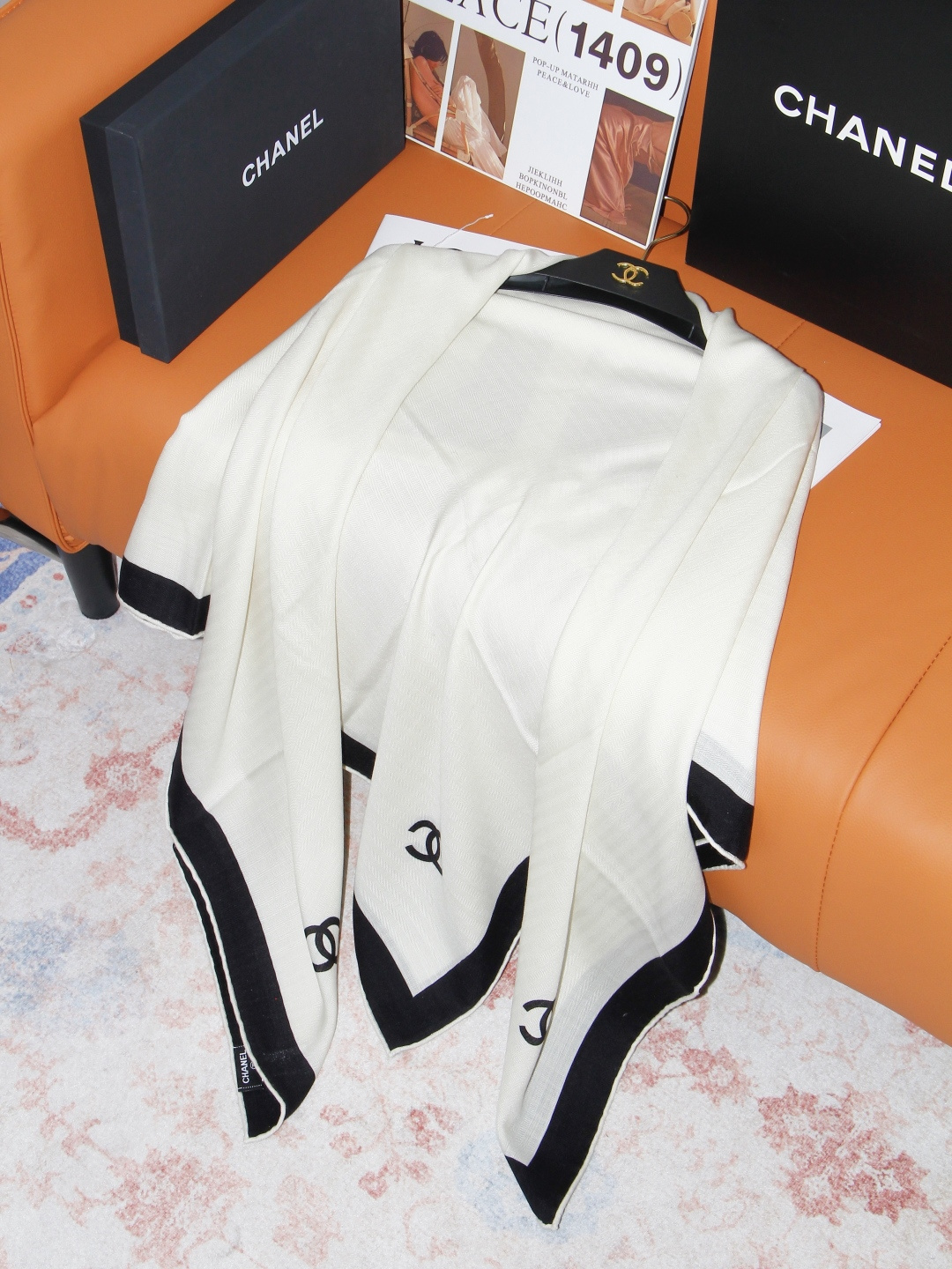 2026秋冬新品 Chanel 140披肩 30%真丝70%羊绒 马修.布拉齐将自己的首个系列作品构思为一场与嘉柏丽尔 2026秋冬新品 Chanel 140披肩 30%真丝70%羊绒 马修.布拉齐将自己的首个系列作品构思为一场与嘉柏丽尔