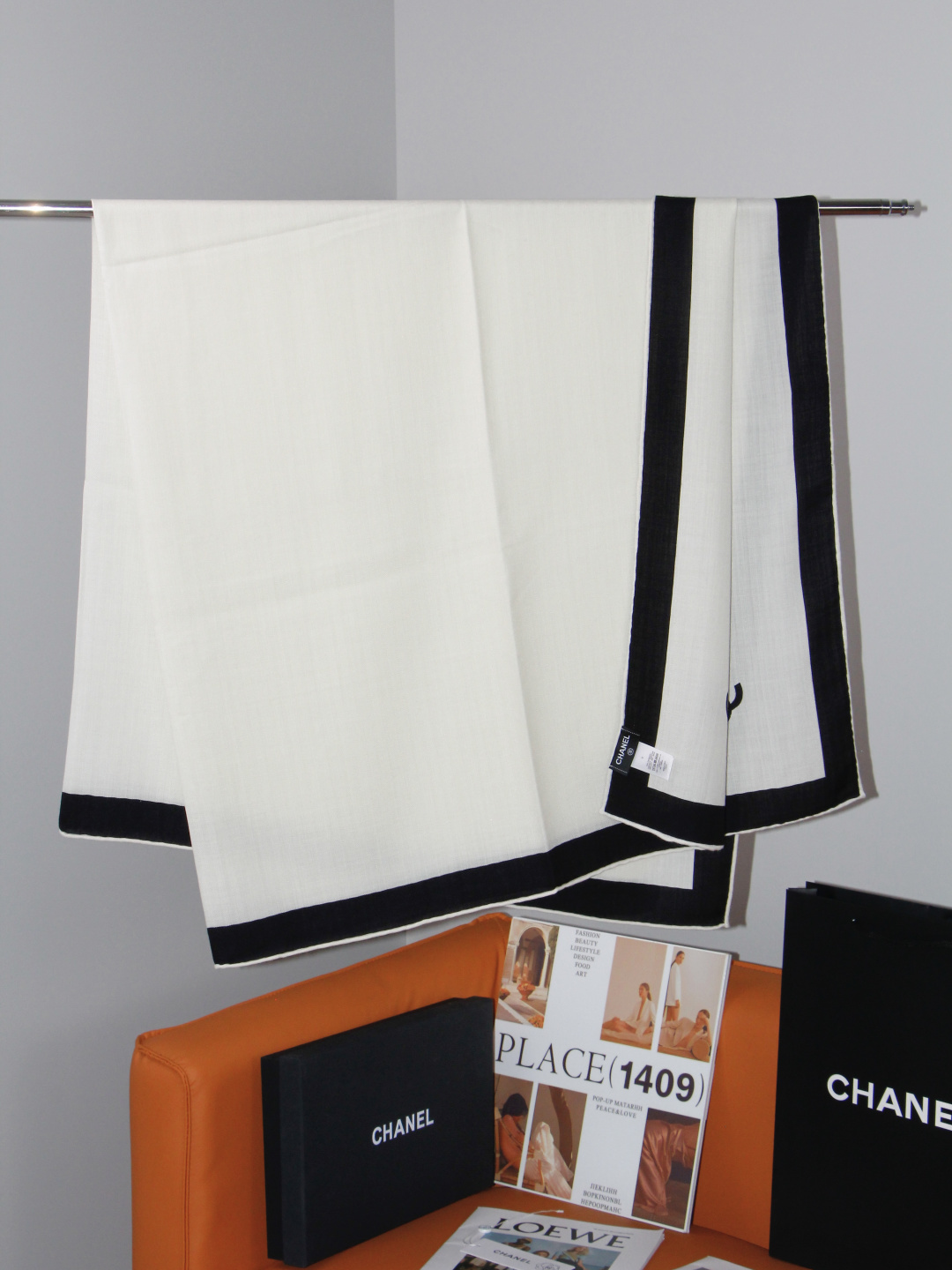 2026秋冬新品 Chanel 140披肩 30%真丝70%羊绒 马修.布拉齐将自己的首个系列作品构思为一场与嘉柏丽尔 2026秋冬新品 Chanel 140披肩 30%真丝70%羊绒 马修.布拉齐将自己的首个系列作品构思为一场与嘉柏丽尔