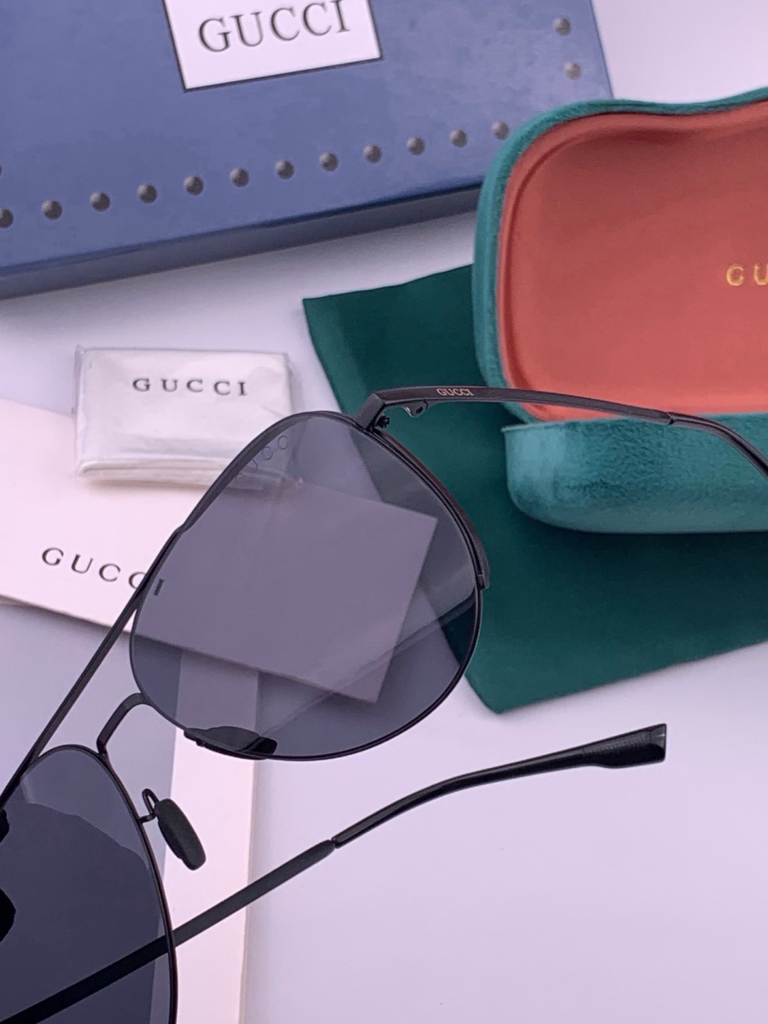 GUCCI 新款男女情侣款太阳镜多边形墨镜i 🉐️电镀永不褪色 超轻超有弹性整幅眼镜无螺丝重要的是压不坏 高清尼龙镜片、