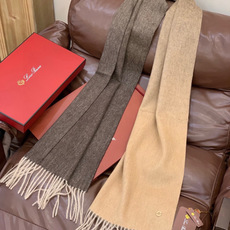 ✨✨太美了😍 【皮安娜】情侣款 美到要尖叫😱专柜最新款🎊英伦欧美范儿「多色渐变」又是一款即时尚又实用的大围巾&长巾,🎆 ✨✨太美了😍 【皮安娜】情侣款 美到要尖叫😱专柜最新款🎊英伦欧美范儿「多色渐变」又是一款即时尚又实用的大围巾&长巾,🎆