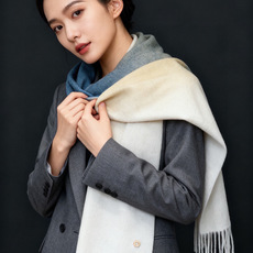 ✨✨太美了😍 【皮安娜】情侣款 美到要尖叫😱专柜最新款🎊英伦欧美范儿「多色渐变」又是一款即时尚又实用的大围巾&长巾,🎆 ✨✨太美了😍 【皮安娜】情侣款 美到要尖叫😱专柜最新款🎊英伦欧美范儿「多色渐变」又是一款即时尚又实用的大围巾&长巾,🎆