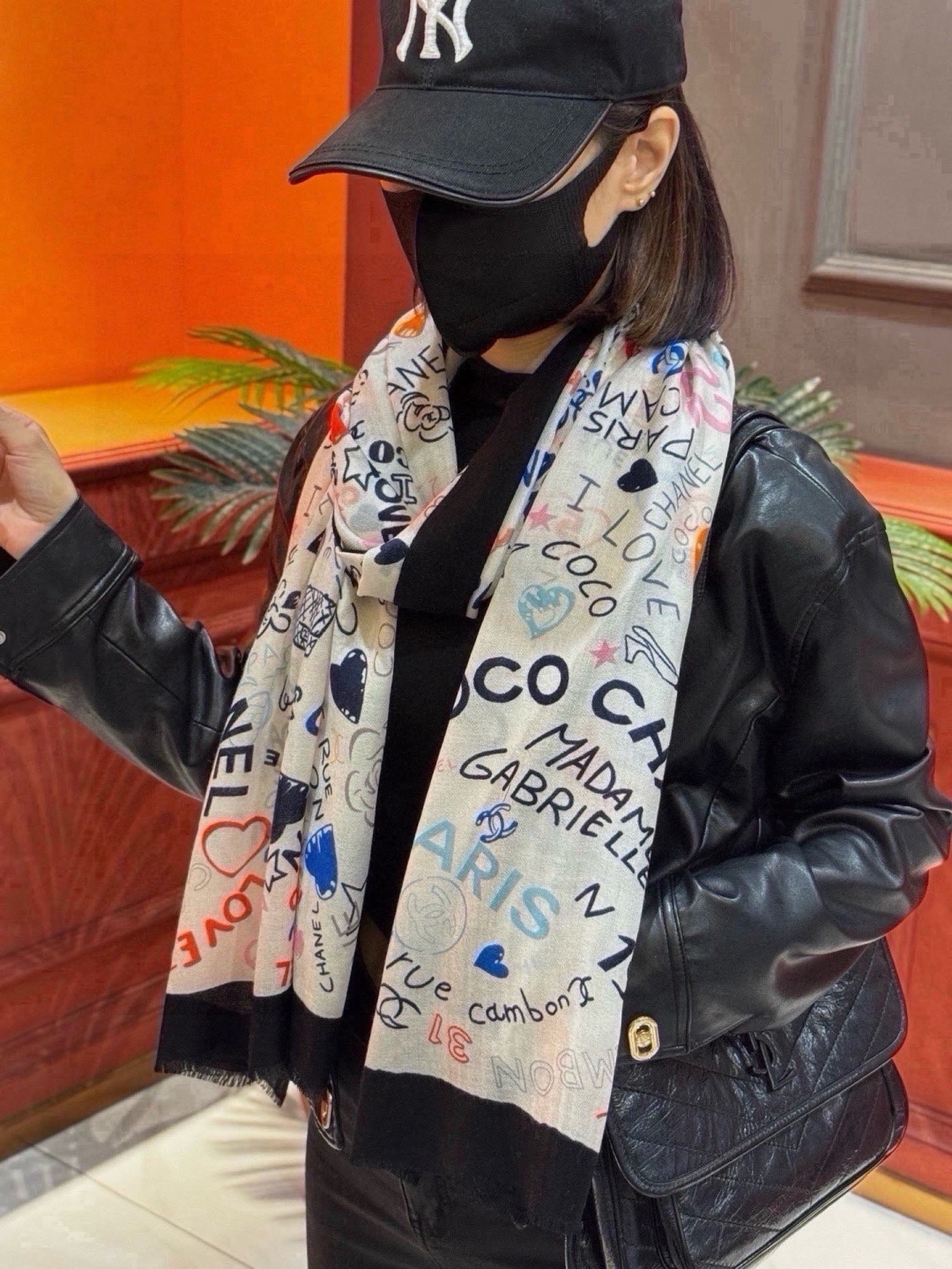 💟新款 💟CHANEL香奈儿经典元素设计优雅大方，绕在颈间超级完美💋💋简直人间的尤物😍 专柜品质[玫瑰]长巾100*20