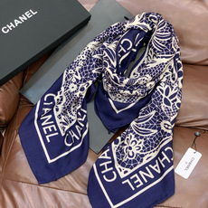 高级成衣系列~Chanel 【140双面同色丝绒披肩】 此系列谱写一曲自由轻灵的赞歌 本系列作品创新演绎品牌的风格符号 高级成衣系列~Chanel 【140双面同色丝绒披肩】 此系列谱写一曲自由轻灵的赞歌 本系列作品创新演绎品牌的风格符号