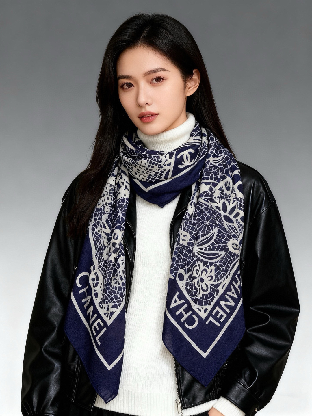 高级成衣系列～Chanel  【140双面同色丝绒披肩】 此系列谱写一曲自由轻灵的赞歌 本系列作品创新演绎品牌的风格符号