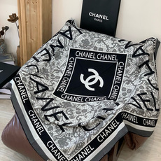 高级成衣系列~Chanel 【140双面同色丝绒披肩】 此系列谱写一曲自由轻灵的赞歌 本系列作品创新演绎品牌的风格符号 高级成衣系列~Chanel 【140双面同色丝绒披肩】 此系列谱写一曲自由轻灵的赞歌 本系列作品创新演绎品牌的风格符号