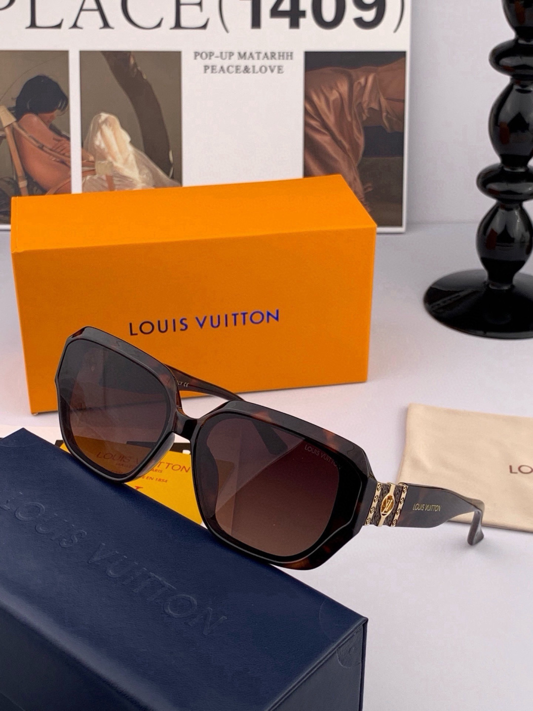 LV 开春新款  潮流爆款 时尚方框太阳镜 高品质 佩戴舒适 网红潮款墨镜 型号L8551