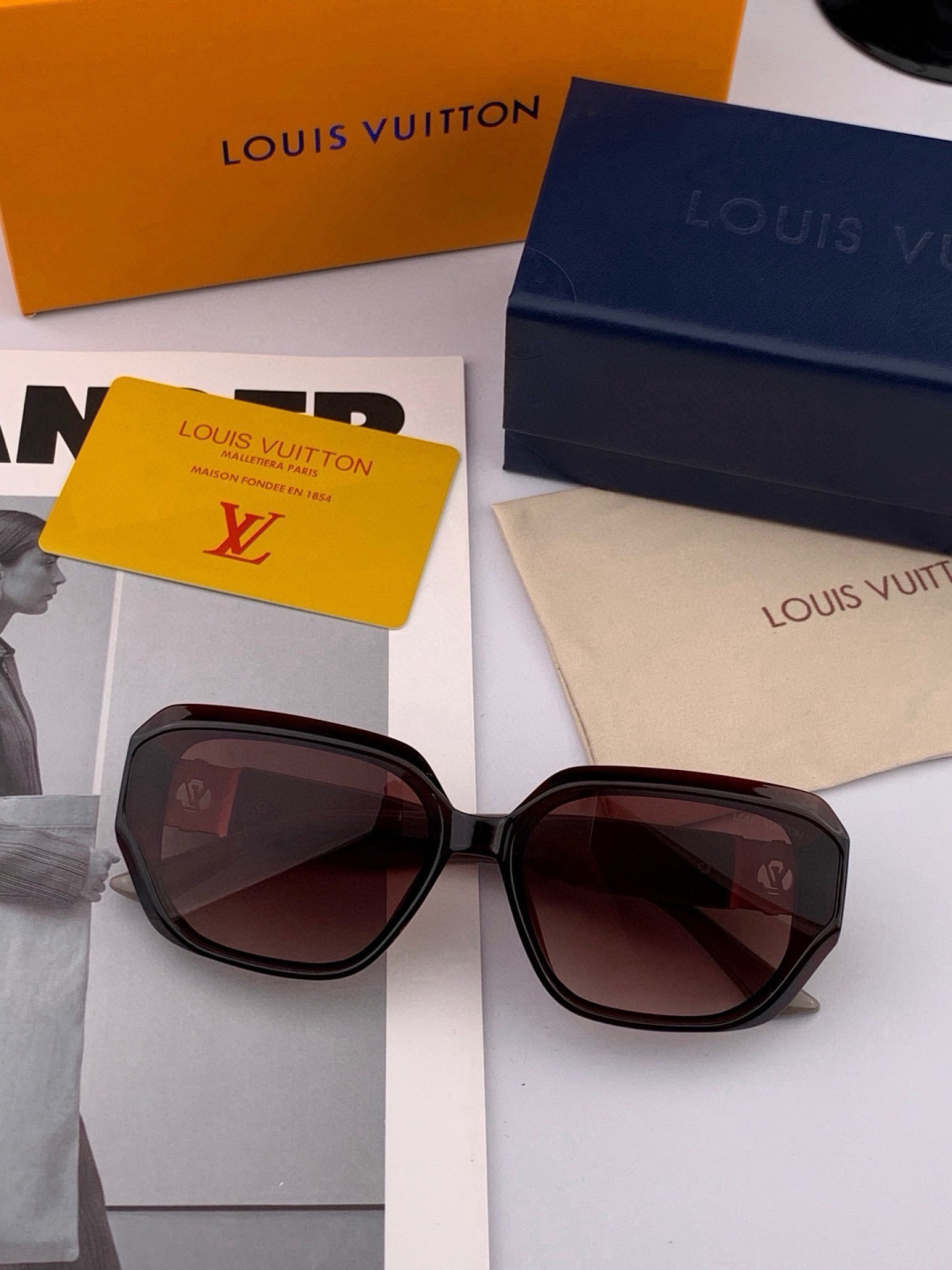 LV 开春新款  潮流爆款 时尚方框太阳镜 高品质 佩戴舒适 网红潮款墨镜 型号L8551