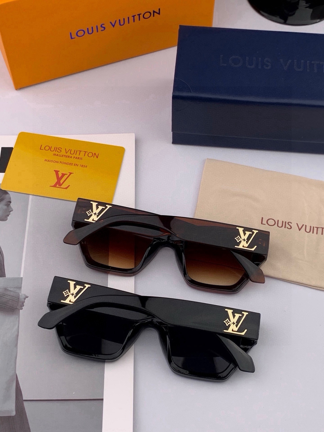 LV 新款女士方框太阳眼镜 开车墨镜 新款太阳镜  时尚大方 舒适轻盈 精致奢华 超轻 型号：L26900