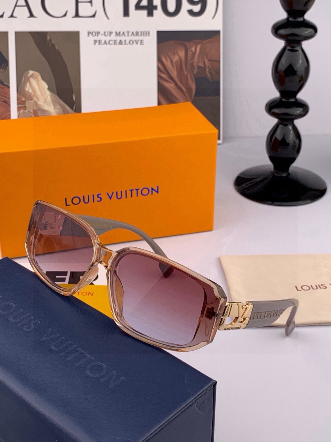 LV 开春新款  潮流爆款 时尚方框太阳镜 高品质 佩戴舒适 网红潮款墨镜 型号L5551
