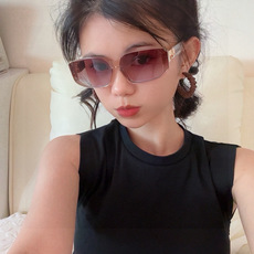 LV 开春新款 潮流爆款 时尚方框太阳镜 高品质 佩戴舒适 网红潮款墨镜 型号L5551 LV 开春新款 潮流爆款 时尚方框太阳镜 高品质 佩戴舒适 网红潮款墨镜 型号L5551
