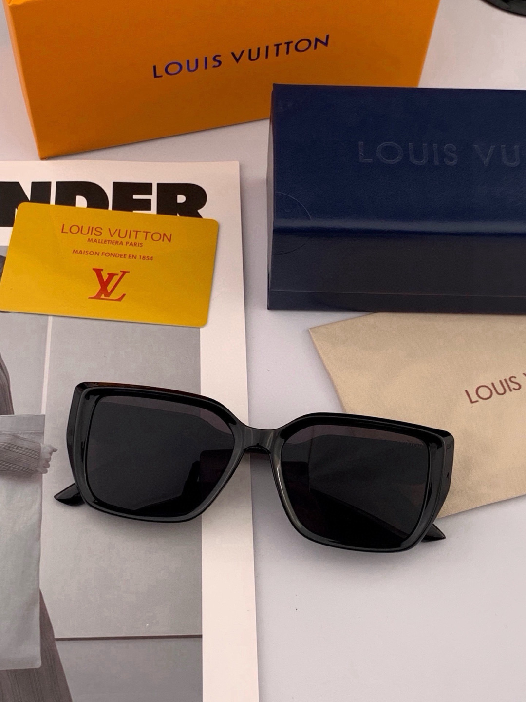 LV 开春新款  潮流爆款 时尚方框太阳镜 高品质 佩戴舒适 网红潮款墨镜 型号L6221