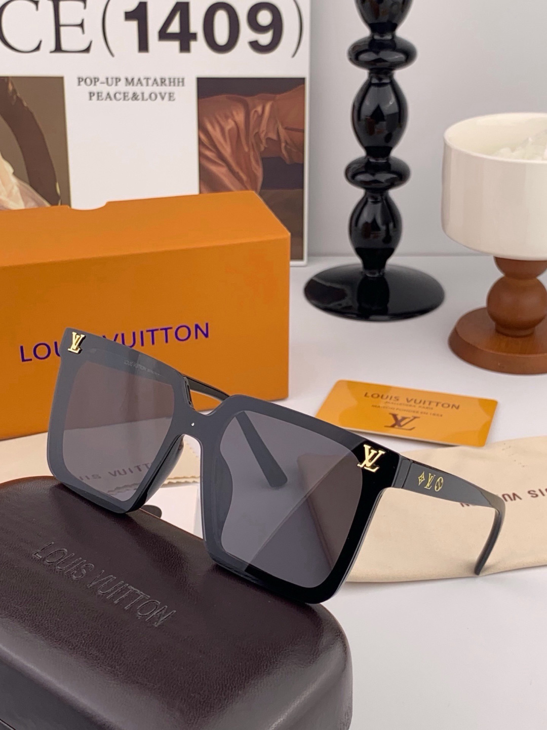 LV 开春新款  潮流爆款 时尚方框太阳镜 高品质 佩戴舒适 网红潮款墨镜 型号L4550