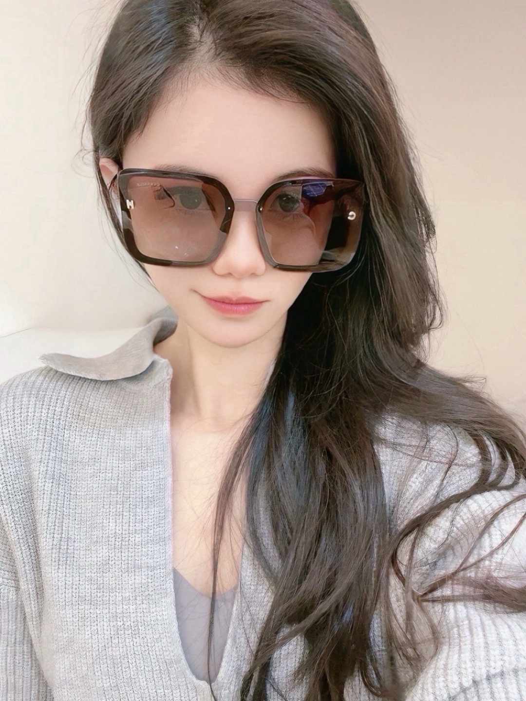 新品CHANEL 香奈儿太阳镜以独特魅力和前卫风格诠释春夏最新眼镜，质感超好佩带舒适 型号：CH2305