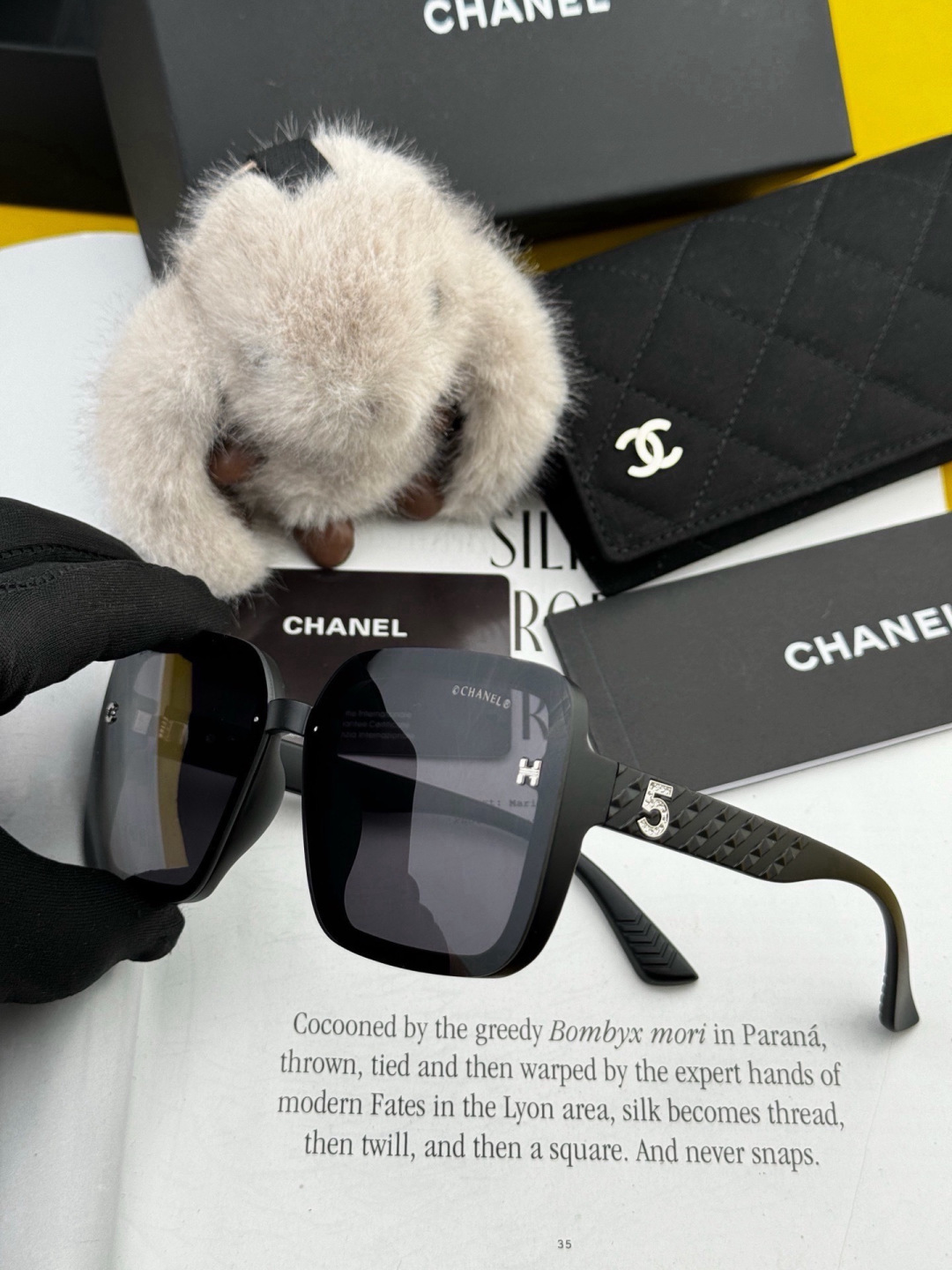 新品CHANEL 香奈儿太阳镜以独特魅力和前卫风格诠释春夏最新眼镜，质感超好佩带舒适 型号：CH2305