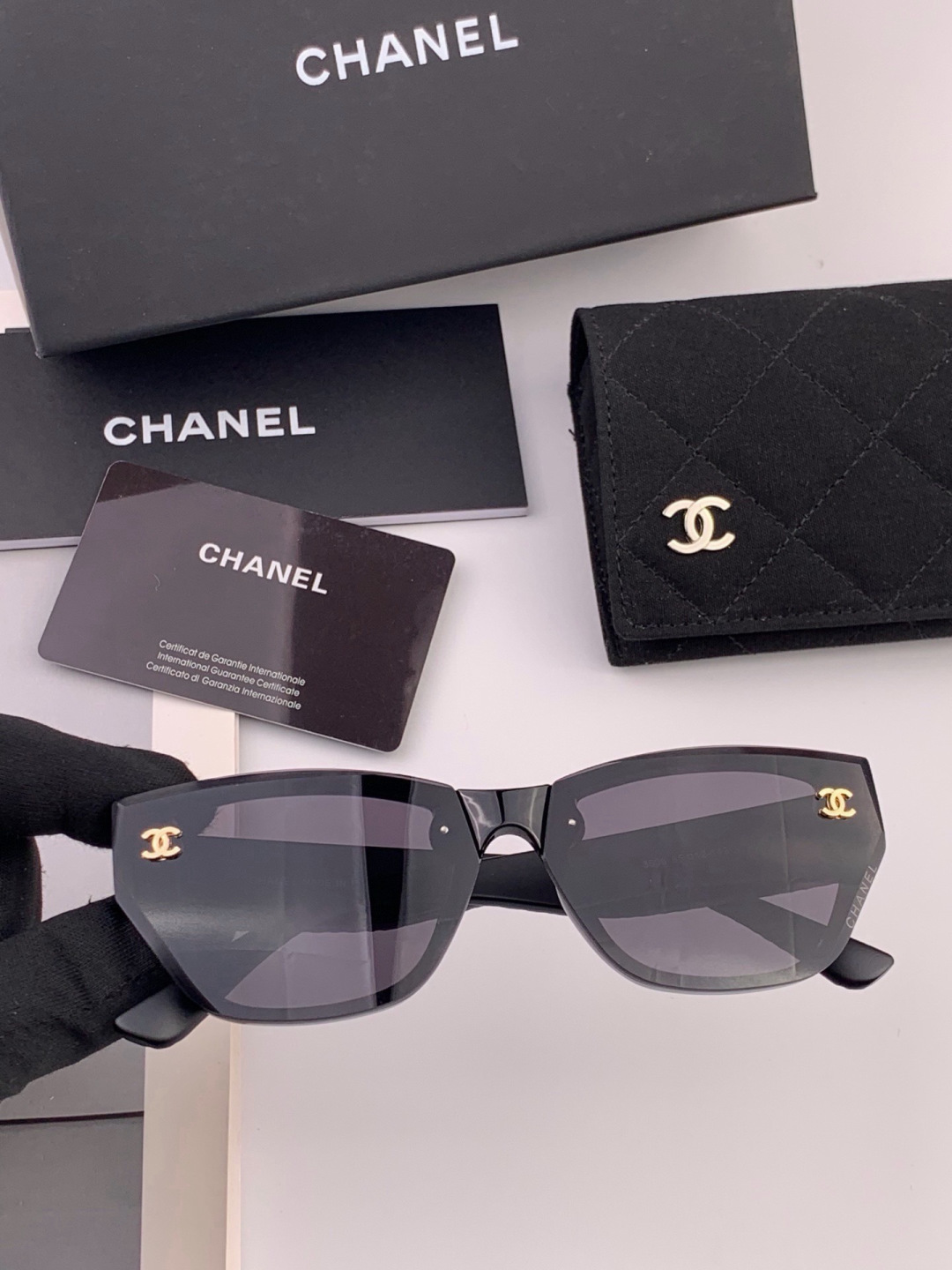 新品CHANEL 香奈儿太阳镜以独特魅力和前卫风格诠释春夏最新眼镜，质感超好佩带舒适 型号：CH6530 