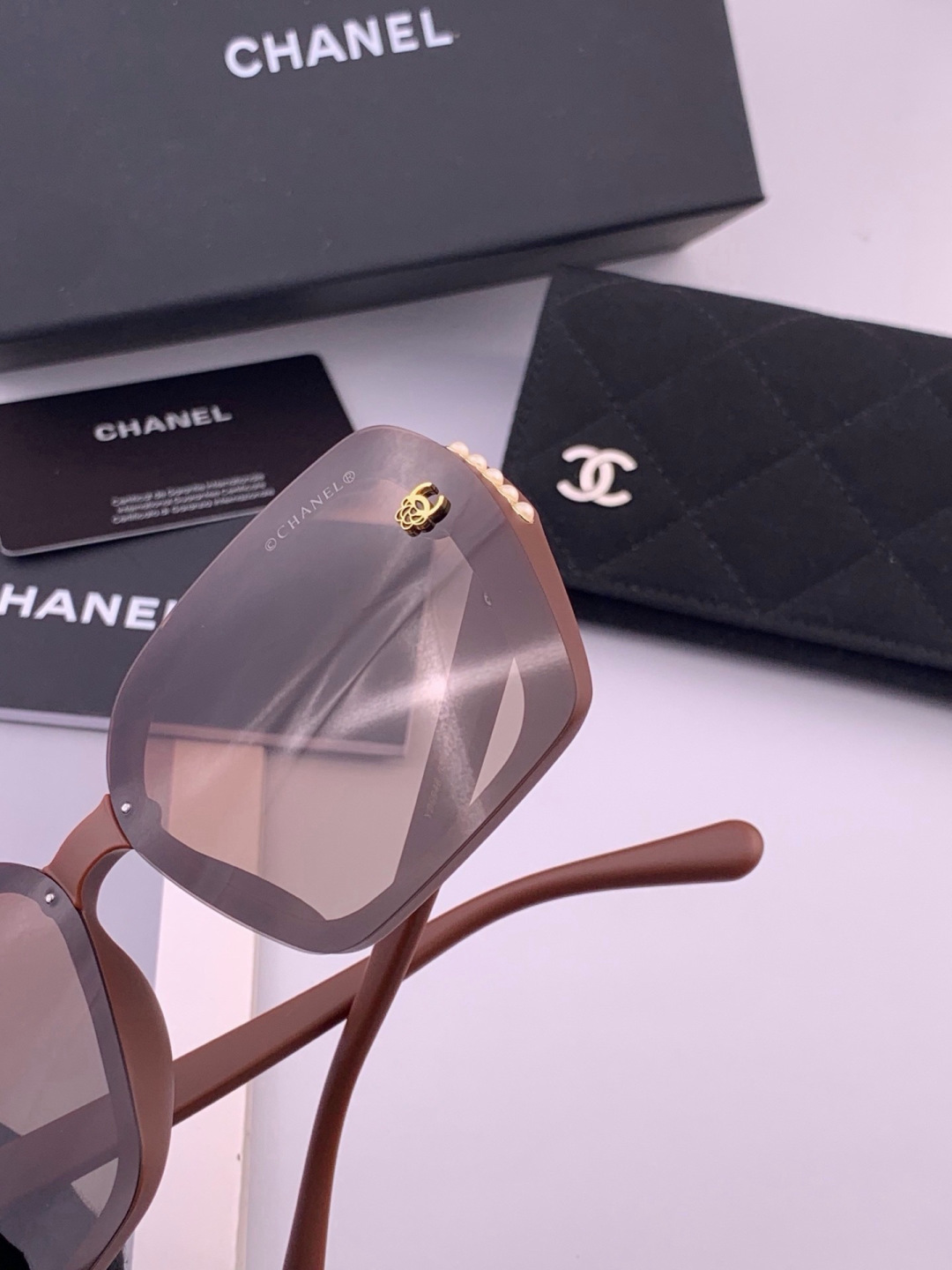 🔺CHANEL🔻官方早春新款，众多明星同款[色]香奈儿‼️‼️新款大框偏光墨镜 ，镜腿LOGO小珍珠🌈🌈宝丽来超清偏光太