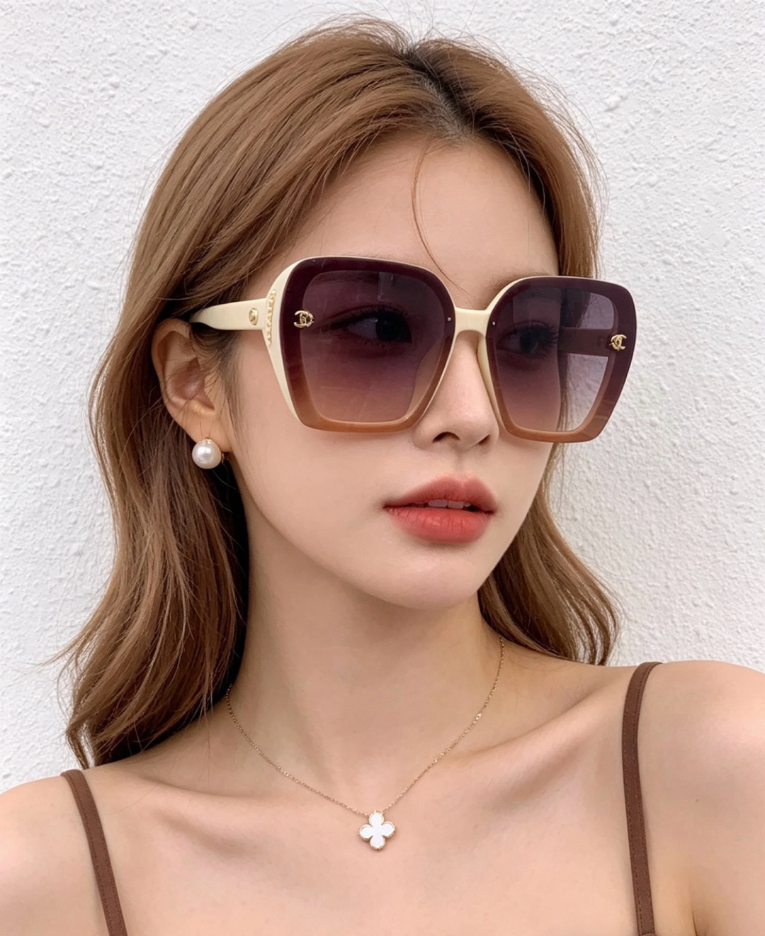 🔺CHANEL🔻官方早春新款，众多明星同款[色]香奈儿‼️‼️新款大框偏光墨镜 ，镜腿LOGO小珍珠🌈🌈宝丽来超清偏光太