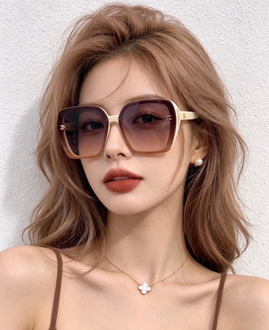 🔺CHANEL🔻官方早春新款，众多明星同款[色]香奈儿‼️‼️新款大框偏光墨镜 ，镜腿LOGO小珍珠🌈🌈宝丽来超清偏光太