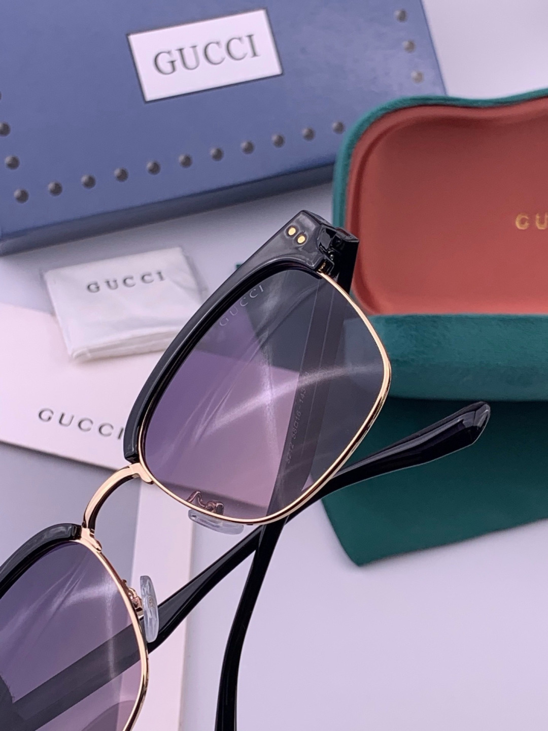 【GUCCI】新款GUCCI 时尚百搭大方框，别致半框设计 大气风格 全新清新配色，街拍气质护目太阳镜 ！型号：G282