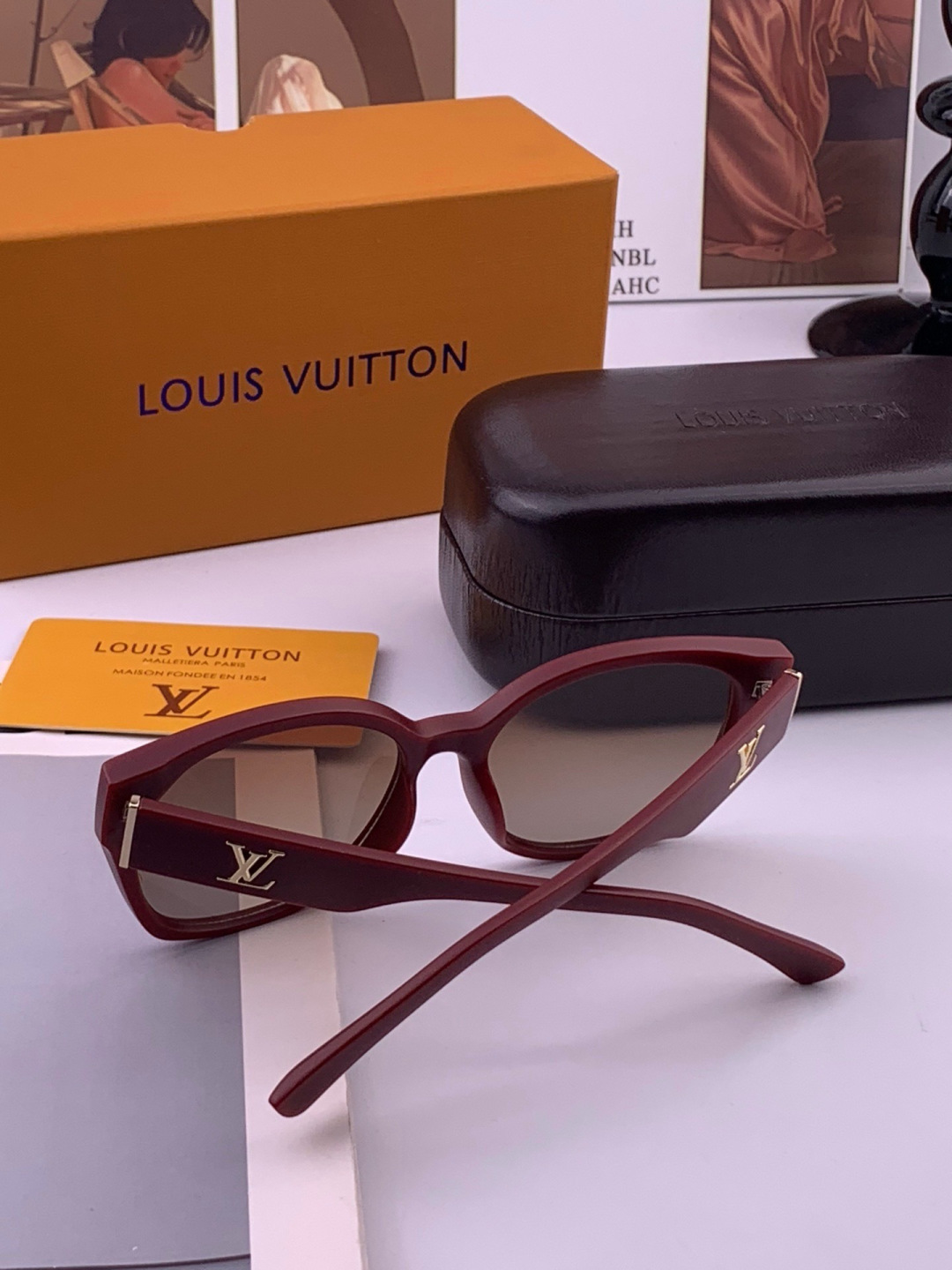 LV 开春新款  潮流爆款 时尚方框太阳镜 高品质 佩戴舒适 网红潮款墨镜 型号 L27001
