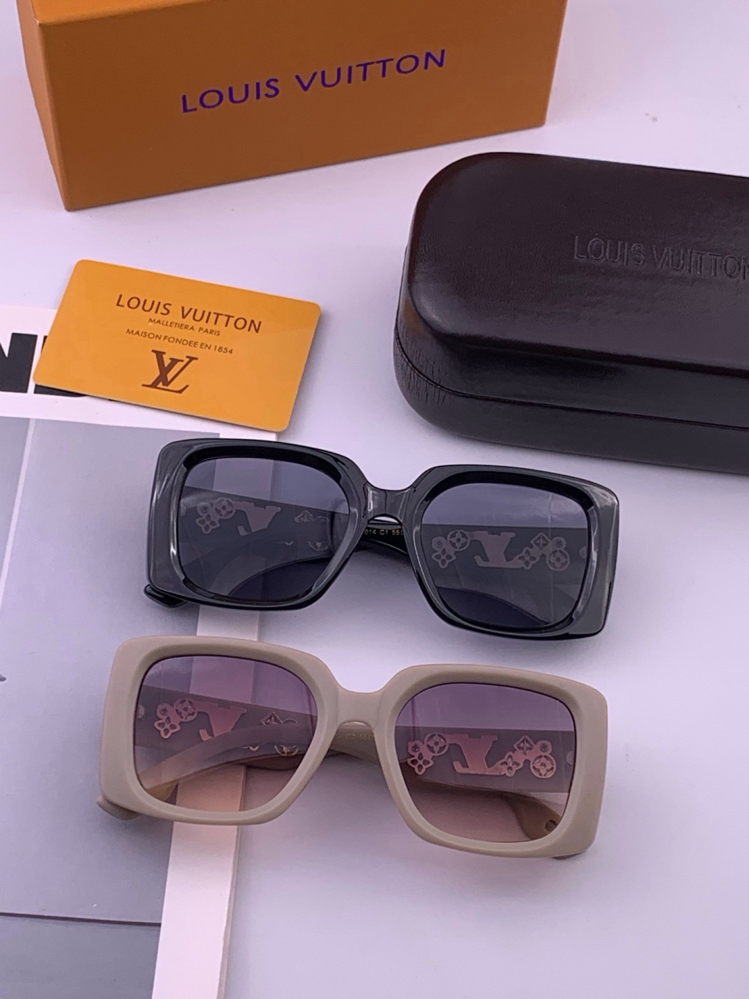 LV 开春新款  潮流爆款 时尚方框太阳镜 高品质 佩戴舒适 网红潮款墨镜 型号 L47001