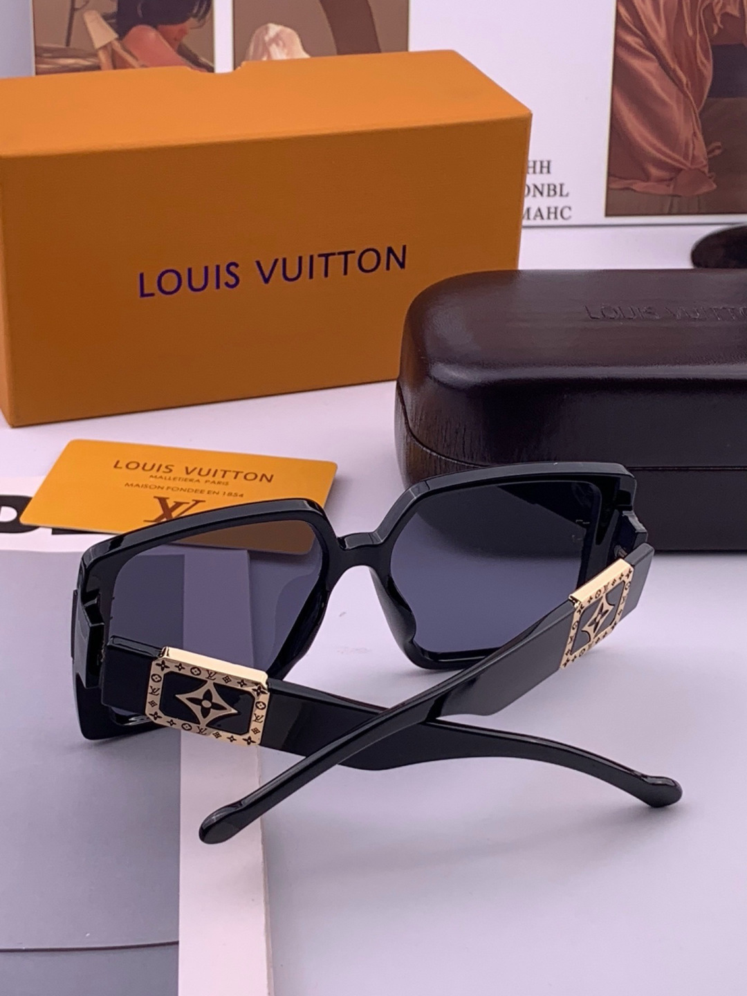 LV 开春新款  潮流爆款 时尚方框太阳镜 高品质 佩戴舒适 网红潮款墨镜 型号 L97003