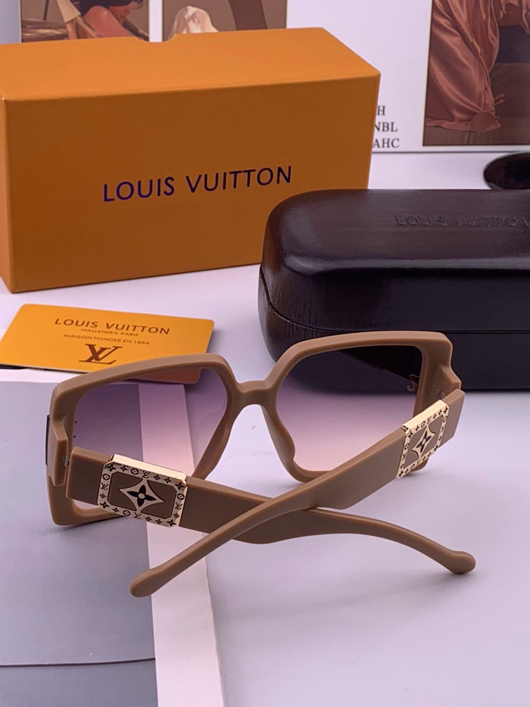 LV 开春新款  潮流爆款 时尚方框太阳镜 高品质 佩戴舒适 网红潮款墨镜 型号 L97003