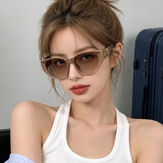 LV 开春新款 潮流爆款 时尚方框太阳镜 高品质 佩戴舒适 网红潮款墨镜 型号 L17000 LV 开春新款 潮流爆款 时尚方框太阳镜 高品质 佩戴舒适 网红潮款墨镜 型号 L17000