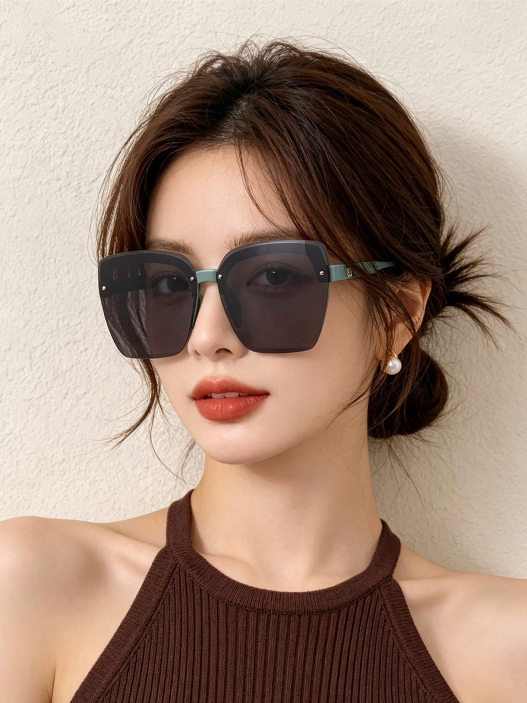 DIOR女士太阳镜🎒新款 最潮时尚太阳镜👓👕出行必备👒👠潮人必备[呲牙][呲牙] 高档金属镶钻搭配宝丽来超清偏光太阳镜片